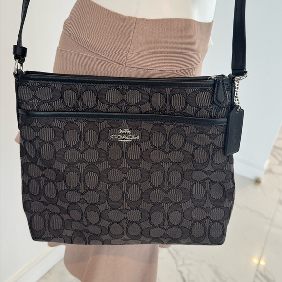 Coach large file Crossbody Bag EUC Carcosl Gray Canvas - Picture 4 of 15